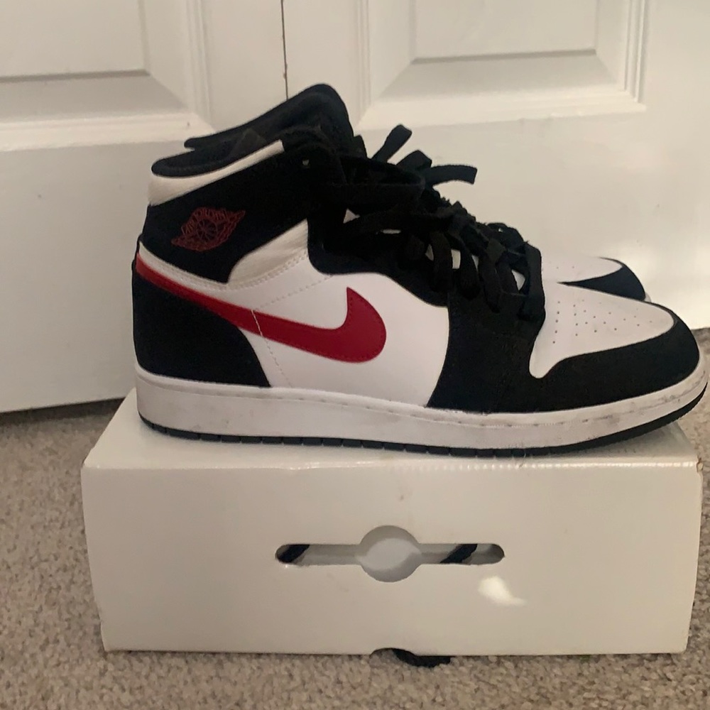 8.5 Women’s | 7 Youth Air Jordan’s Black n Red